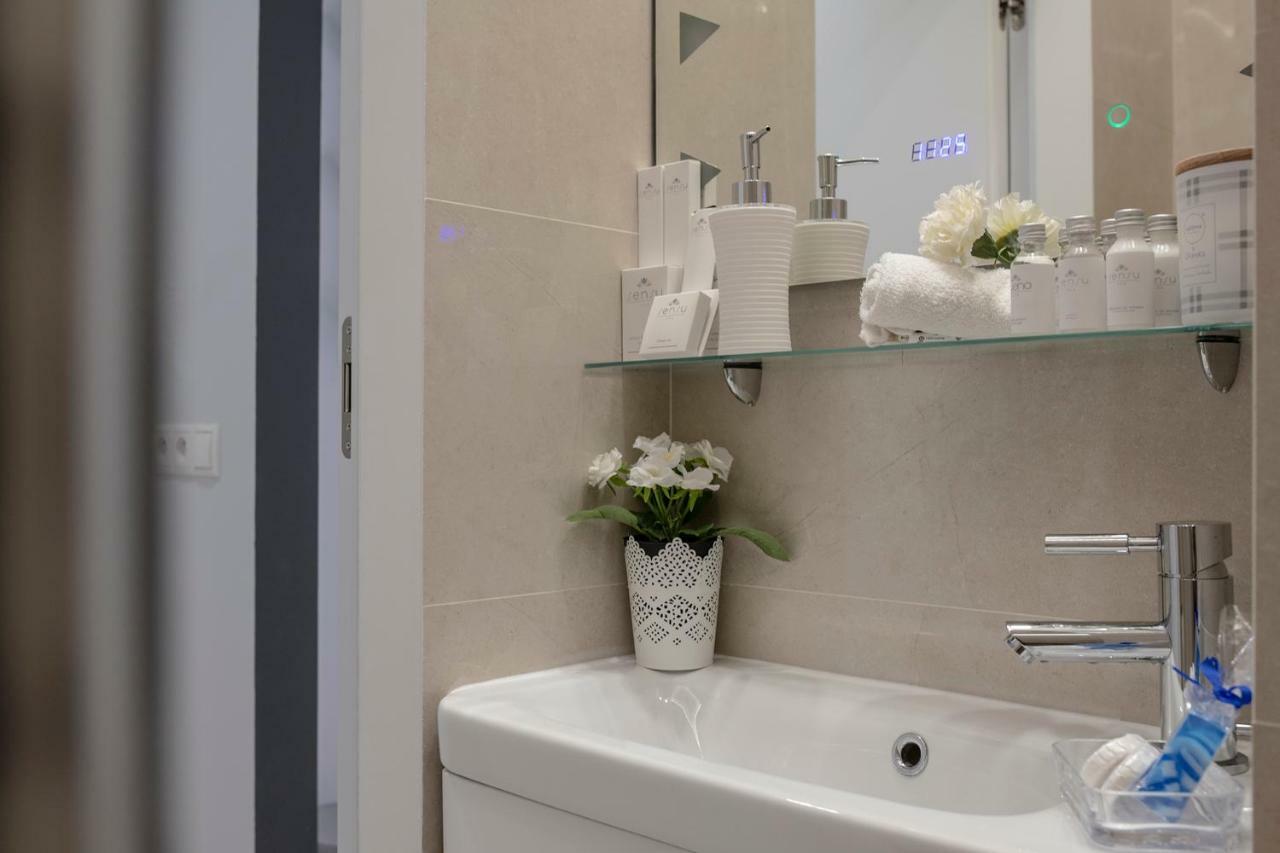 Wlr Apartments - Hoza I Варшава Экстерьер фото